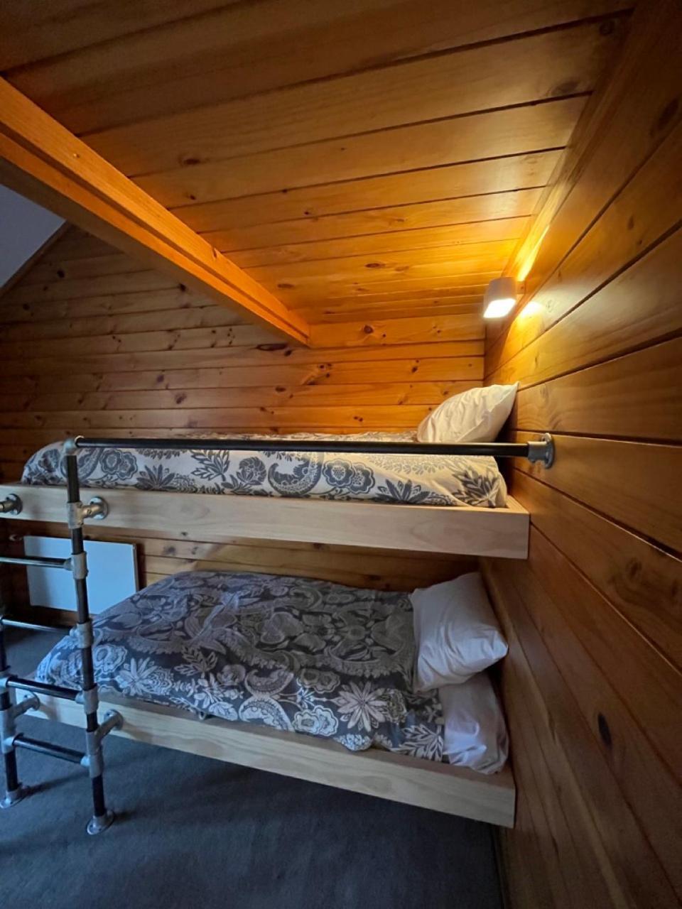 Smoke Lake Hot Springs Lodge & Camp Rotorua Exterior photo