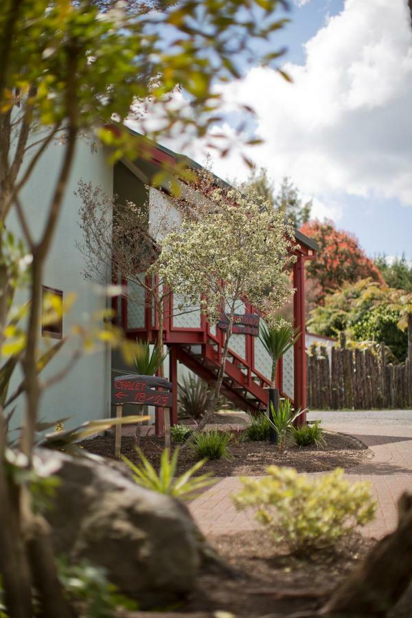 Smoke Lake Hot Springs Lodge & Camp Rotorua Exterior photo