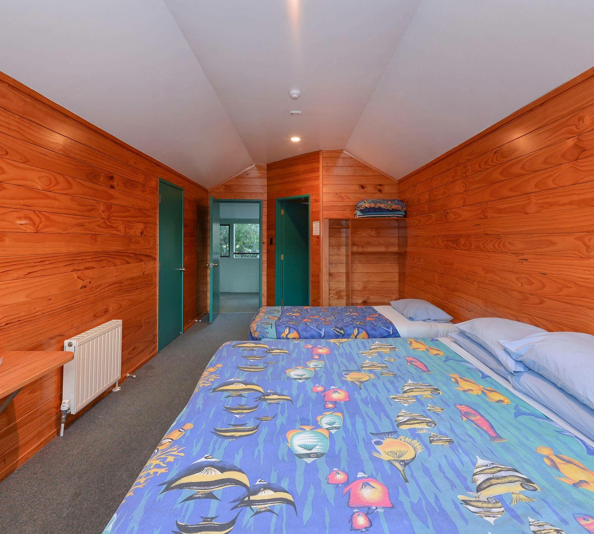 Smoke Lake Hot Springs Lodge & Camp Rotorua Exterior photo